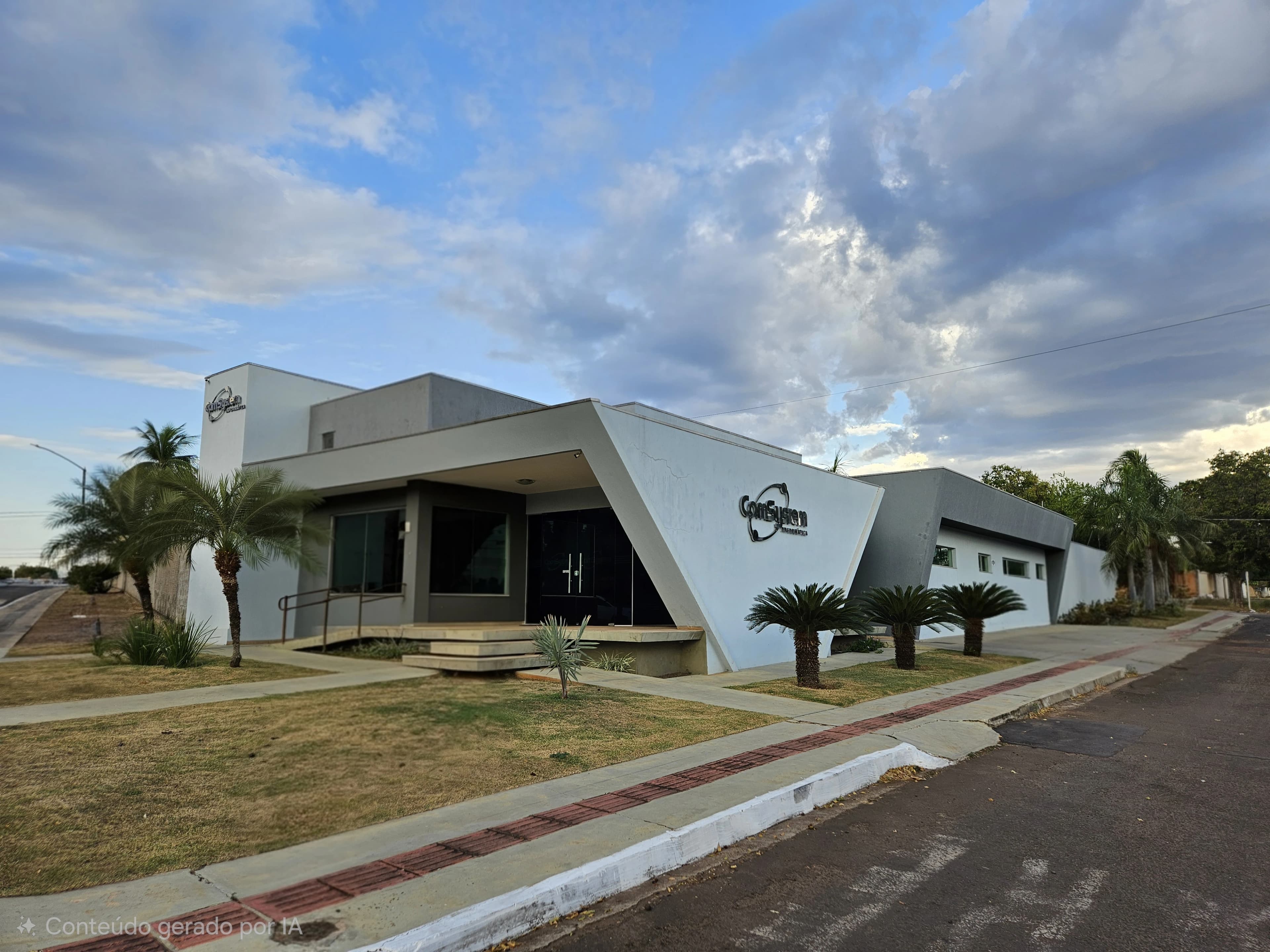 Equipe da Comsystem em atividade no ambiente de trabalho