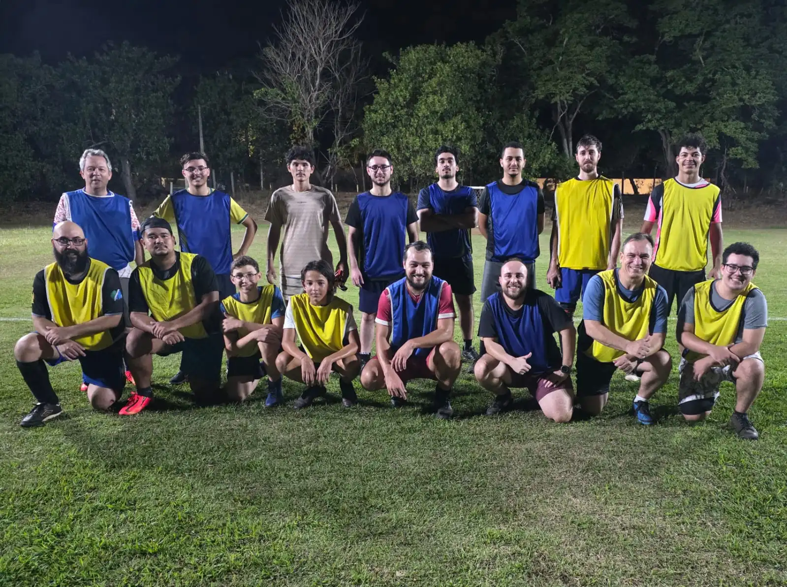 Equipe da Comsystem em uma partida de futebol